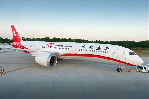 邱金亮：从上海航空到财报玄机的旅程 